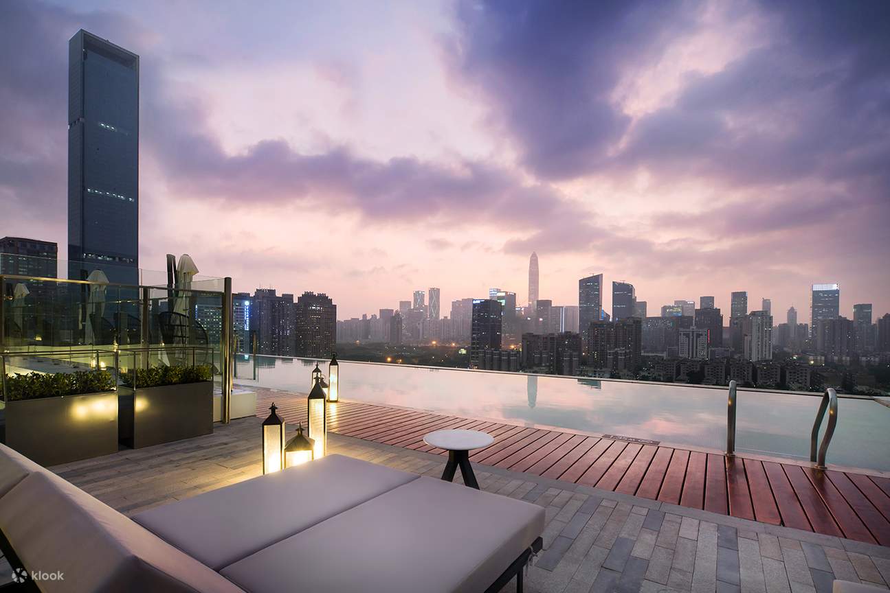 สระว่ายน้ำอินฟินิตี้ของโรงแรม